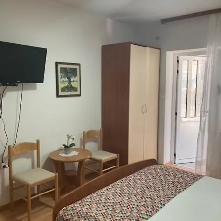 Apartment In Jelsa With Terrace, Air Conditioning, Wi-fi 4440-1