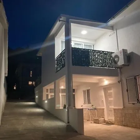 In Jelsa With Terrace, Air Conditioning, Wi-fi 4440-1 Jelsa (Hvar)