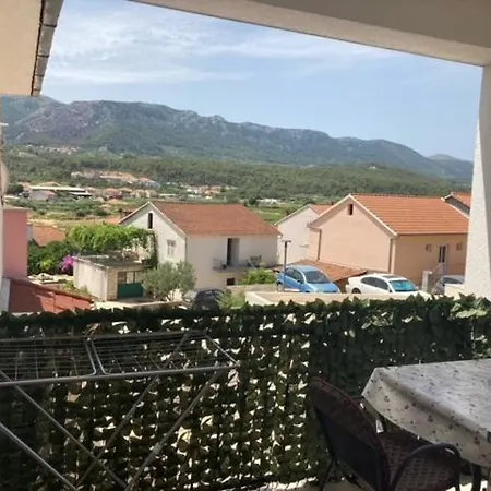 In Jelsa With Terrace, Air Conditioning, Wi-fi 4440-1 *
