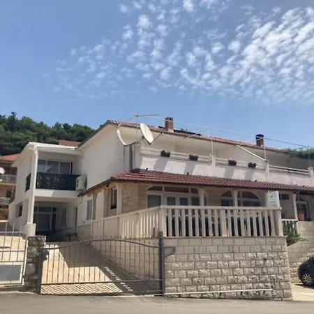 Apartment In Jelsa With Terrace, Air Conditioning, Wi-fi 4440-1