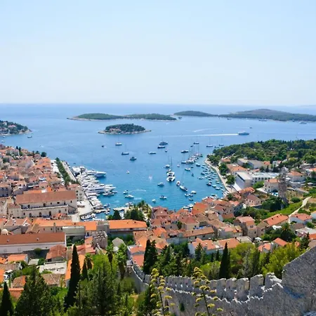 In Jelsa With Terrace, Air Conditioning, Wi-fi 4440-1 Jelsa (Hvar)
